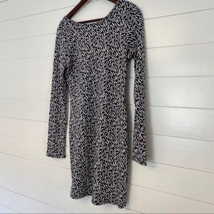 Fitted navy & white dress